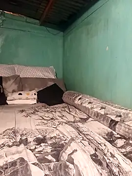 Snapshot of curvyloneah75 chatting on 12/20/25, 06:59 curvyloneah75 online show from 12/20/25, 06:59