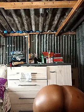 Snapshot of curvyloneah75 chatting on 01/17/26, 10:42 curvyloneah75 online show from 01/17/26, 10:42