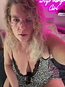 CurvyAnonymousGirl89 online show from 11/13/25, 05:45