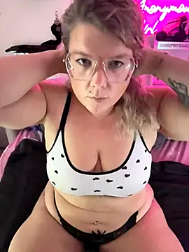 CurvyAnonymousGirl89 online show from 11/17/25, 04:13