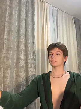 Snapshot of W_N_G_S chatting on 12/11/24, 11:10 W N G S online show from 12/11/24, 11:10