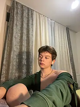 Snapshot of W_N_G_S chatting on 12/14/24, 03:40 W N G S online show from 12/14/24, 03:40