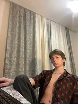 Snapshot of W_N_G_S chatting on 01/21/25, 01:18 W N G S online show from 01/21/25, 01:18