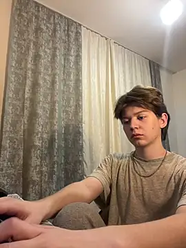 Snapshot of W_N_G_S chatting on 02/11/25, 10:28 W N G S online show from 02/11/25, 10:28