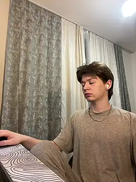 Snapshot of W_N_G_S chatting on 02/13/25, 11:04 W N G S online show from 02/13/25, 11:04