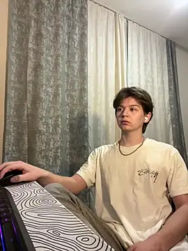 Snapshot of W_N_G_S chatting on 02/26/25, 12:16 W N G S online show from 02/26/25, 12:16