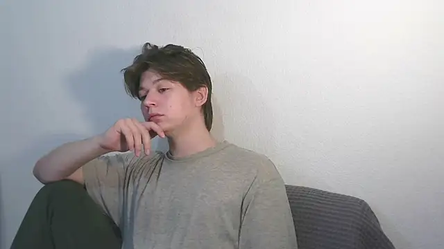 Snapshot of W_N_G_S chatting on 09/08/25, 09:36 W N G S online show from 09/08/25, 09:36