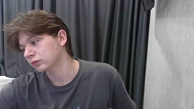 Snapshot of W_N_G_S chatting on 09/28/25, 11:32 W N G S online show from 09/28/25, 11:32