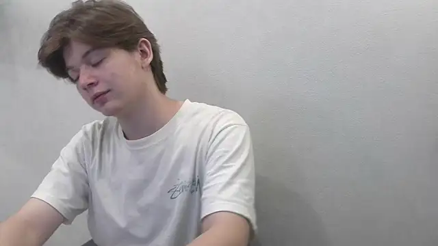 Snapshot of W_N_G_S chatting on 10/01/25, 05:02 W N G S online show from 10/01/25, 05:02