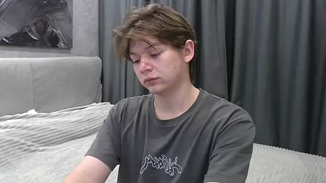 Snapshot of W_N_G_S chatting on 10/05/25, 07:23 W N G S online show from 10/05/25, 07:23