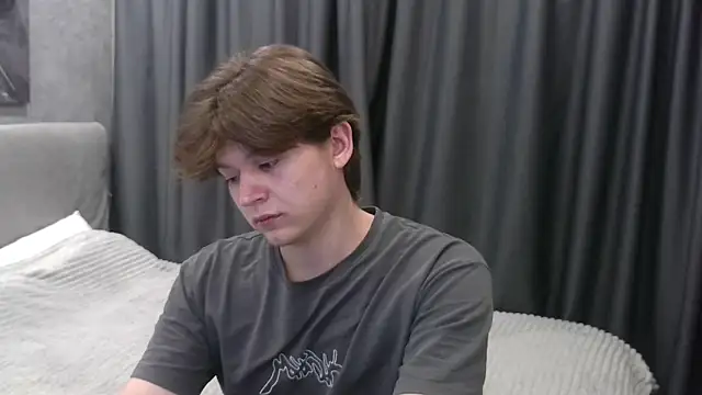 Snapshot of W_N_G_S chatting on 10/06/25, 09:34 W N G S online show from 10/06/25, 09:34