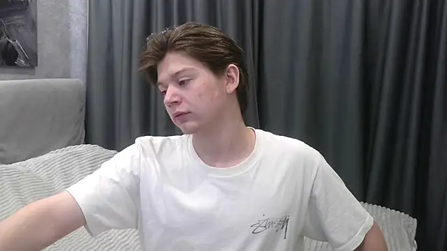 Snapshot of W_N_G_S chatting on 10/08/25, 05:05 W N G S online show from 10/08/25, 05:05