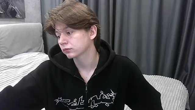 Snapshot of W_N_G_S chatting on 10/19/25, 09:15 W N G S online show from 10/19/25, 09:15