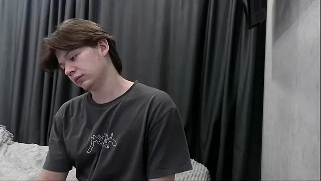 Snapshot of W_N_G_S chatting on 10/21/25, 04:57 W N G S online show from 10/21/25, 04:57