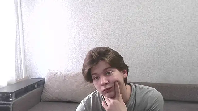 Snapshot of W_N_G_S chatting on 10/31/25, 11:44 W N G S online show from 10/31/25, 11:44