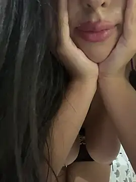 Snapshot of Chloe-antonella chatting on 03/13/25, 04:38 Chloe-antonella online show from 03/13/25, 04:38