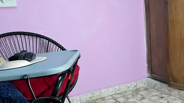 Snapshot of ZoeSmith6 chatting on 12/10/24, 04:27 ZoeSmith6 online show from 12/10/24, 04:27