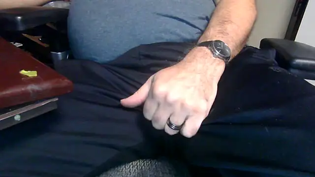 Snapshot of thickdaddy59 chatting on 12/23/24, 01:40 thickdaddy59 online show from 12/23/24, 01:40