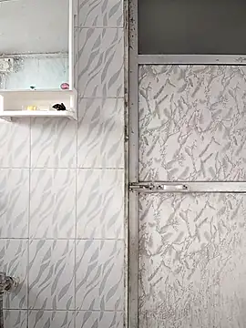 surabhi09 online show from 10/23/25, 03:06