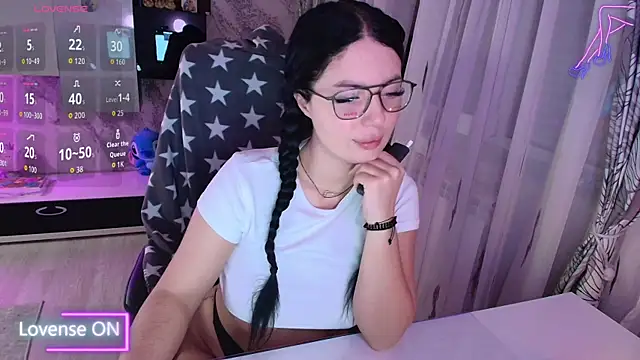 Snapshot of BellaaNoir chatting on 11/16/25, 08:36 BellaaNoir online show from 11/16/25, 08:36