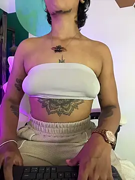 LollaByer online show from 12/17/25, 09:32