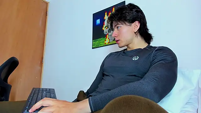 AngelBennet  online show from 06/05/26, 05:07