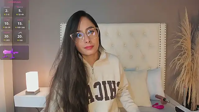 Julia Martinez  online show from 02/02/26, 11:31