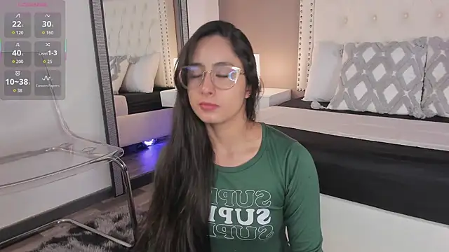 Snapshot of Julia_Martinez_ chatting on 06/24/26, 11:42 Julia Martinez online show from 06/24/26, 11:42