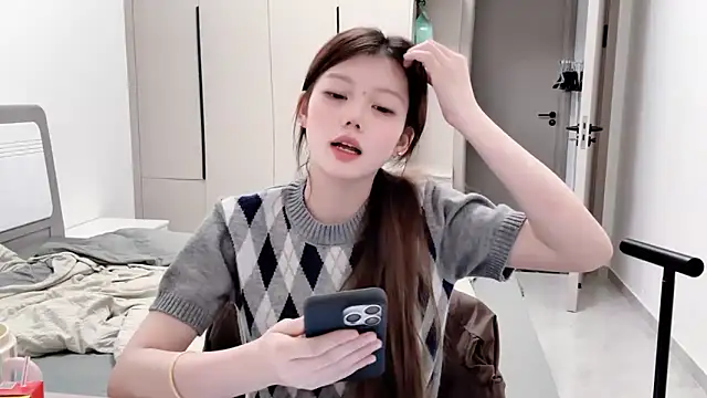 yangyang-1115 online show from 09/17/25, 04:08