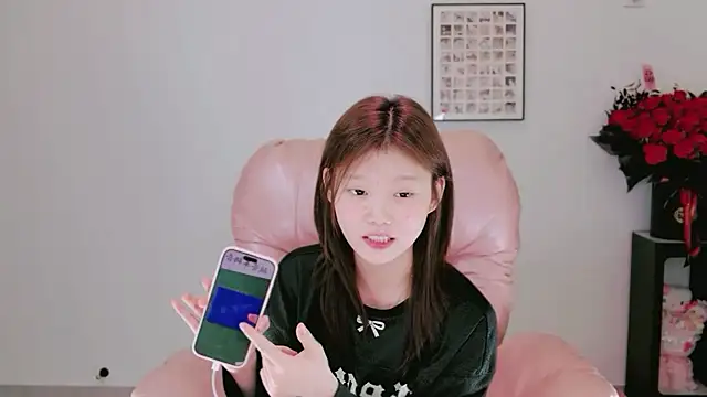 Snapshot of yangyang-1115 chatting on 05/20/26, 01:06 yangyang-1115 online show from 05/20/26, 01:06