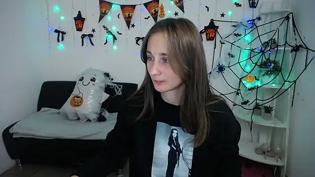 MichelLeee online show from 10/31/25, 12:06