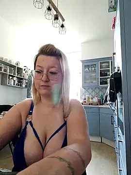 Lillyloo  online show from 03/10/25, 11:21