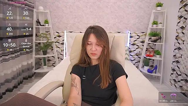 DreamyLinaa online show from 06/15/26, 07:49