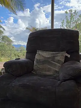 DimitriSullivan  online show from 10/23/25, 08:29