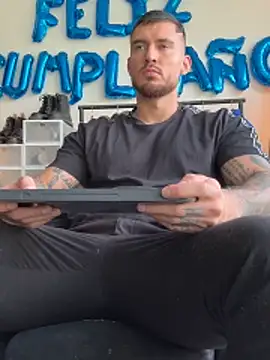 Snapshot of DimitriSullivan_ chatting on 06/18/26, 01:59 DimitriSullivan online show from 06/18/26, 01:59
