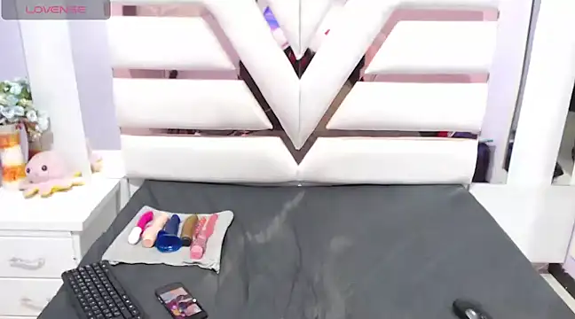 alaha evans online show from 03/18/25, 03:42