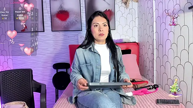 Ella Rousse online show from 01/06/25, 02:03