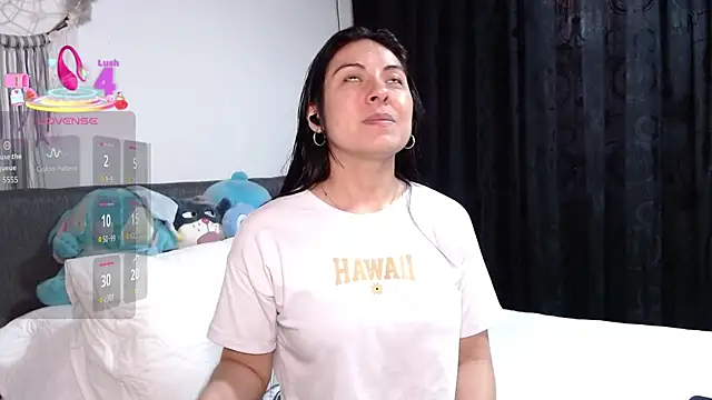 Ella Rousse online show from 04/22/26, 11:23