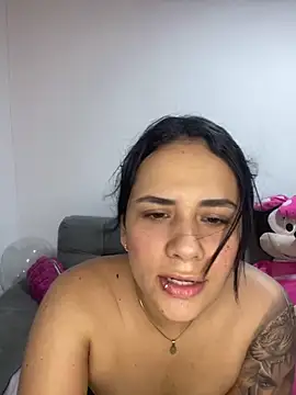 Snapshot of Leyna_Kenet chatting on 12/21/24, 06:34 Leyna Kenet online show from 12/21/24, 06:34