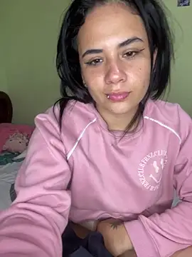 Snapshot of Leyna_Kenet chatting on 01/07/25, 10:52 Leyna Kenet online show from 01/07/25, 10:52