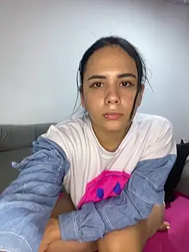 Snapshot of Leyna_Kenet chatting on 03/02/25, 03:34 Leyna Kenet online show from 03/02/25, 03:34