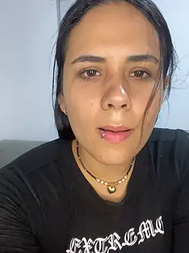 Snapshot of Leyna_Kenet chatting on 03/15/25, 02:14 Leyna Kenet online show from 03/15/25, 02:14