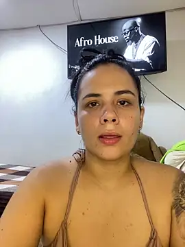 Leyna Kenet online show from 12/15/25, 12:48