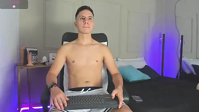 Snapshot of -Bruno-Bs chatting on 12/20/24, 12:38 -Bruno-Bs online show from 12/20/24, 12:38