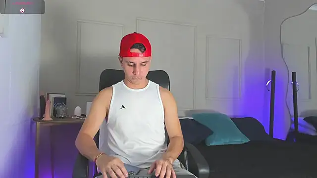 Snapshot of -Bruno-Bs chatting on 12/29/24, 01:02 -Bruno-Bs online show from 12/29/24, 01:02