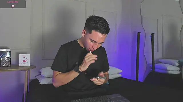 Snapshot of -Bruno-Bs chatting on 01/14/25, 11:48 -Bruno-Bs online show from 01/14/25, 11:48