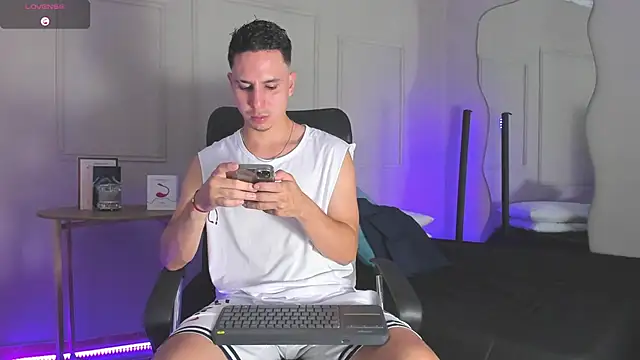 Snapshot of -Bruno-Bs chatting on 01/17/25, 07:38 -Bruno-Bs online show from 01/17/25, 07:38