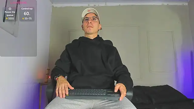 Snapshot of -Bruno-Bs chatting on 02/25/25, 03:42 -Bruno-Bs online show from 02/25/25, 03:42