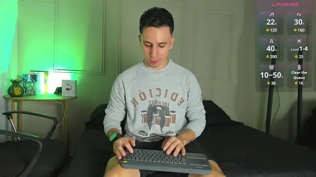 Snapshot of -Bruno-Bs chatting on 03/22/25, 03:20 -Bruno-Bs online show from 03/22/25, 03:20