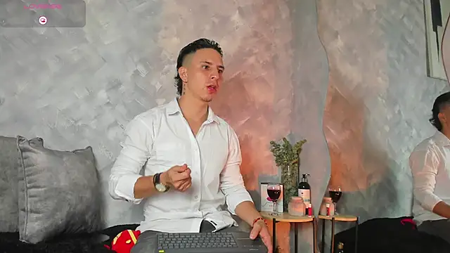 Snapshot of -Bruno-Bs chatting on 09/25/25, 01:42 -Bruno-Bs online show from 09/25/25, 01:42